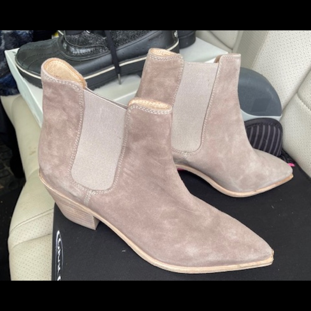 Worn 1x Kenneth Cole beautiful trendy and classic bootie